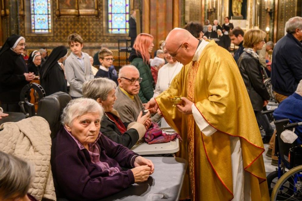 Padre Carmine Arice durante una Messa con ospiti della Piccola Casa di Torino, religiose, personale medico e volontari - Foto Andrea Pellegrini - Ufficio Stampa Piccola Casa
