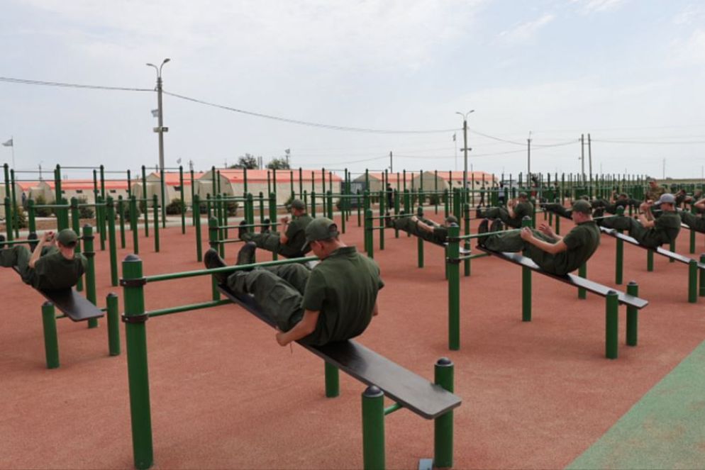 Una lezione obbligatoria di preparazione militare per gli studenti dei territori occupati - undefined