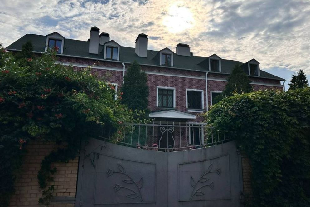 La polizia nella residenza del metropolita Onufrij per far mettere i sigillare all'edificio - UOC-MP