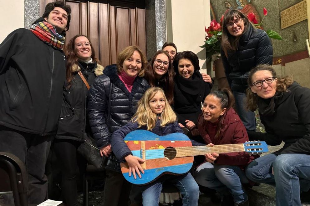 I fedeli alla Messa dell'Immacolata a Milano, esodio della Chitarra del Mare - Fondazione Casa dello Spirito e delle Arti