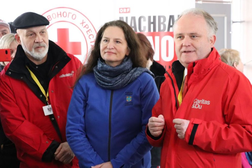 Al centro Tetiana Stawnychy, presidente di Caritas Ucraina, espressione della Chiesa greco-cattolica - Caritas Ucraina